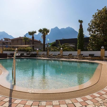 Hotel New Garden Torbole Sul Garda Exterior foto
