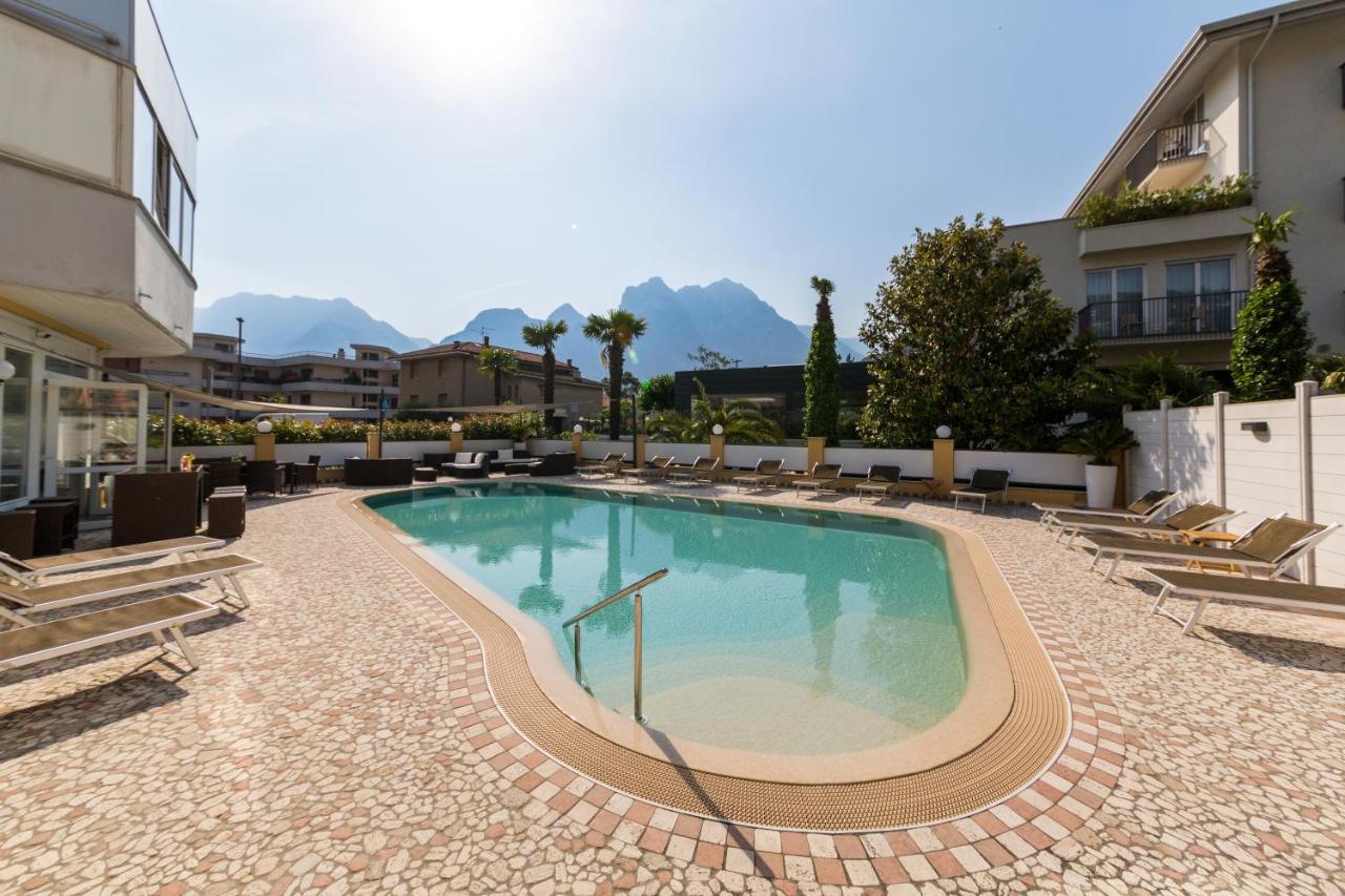 Hotel New Garden Torbole Sul Garda Exterior foto