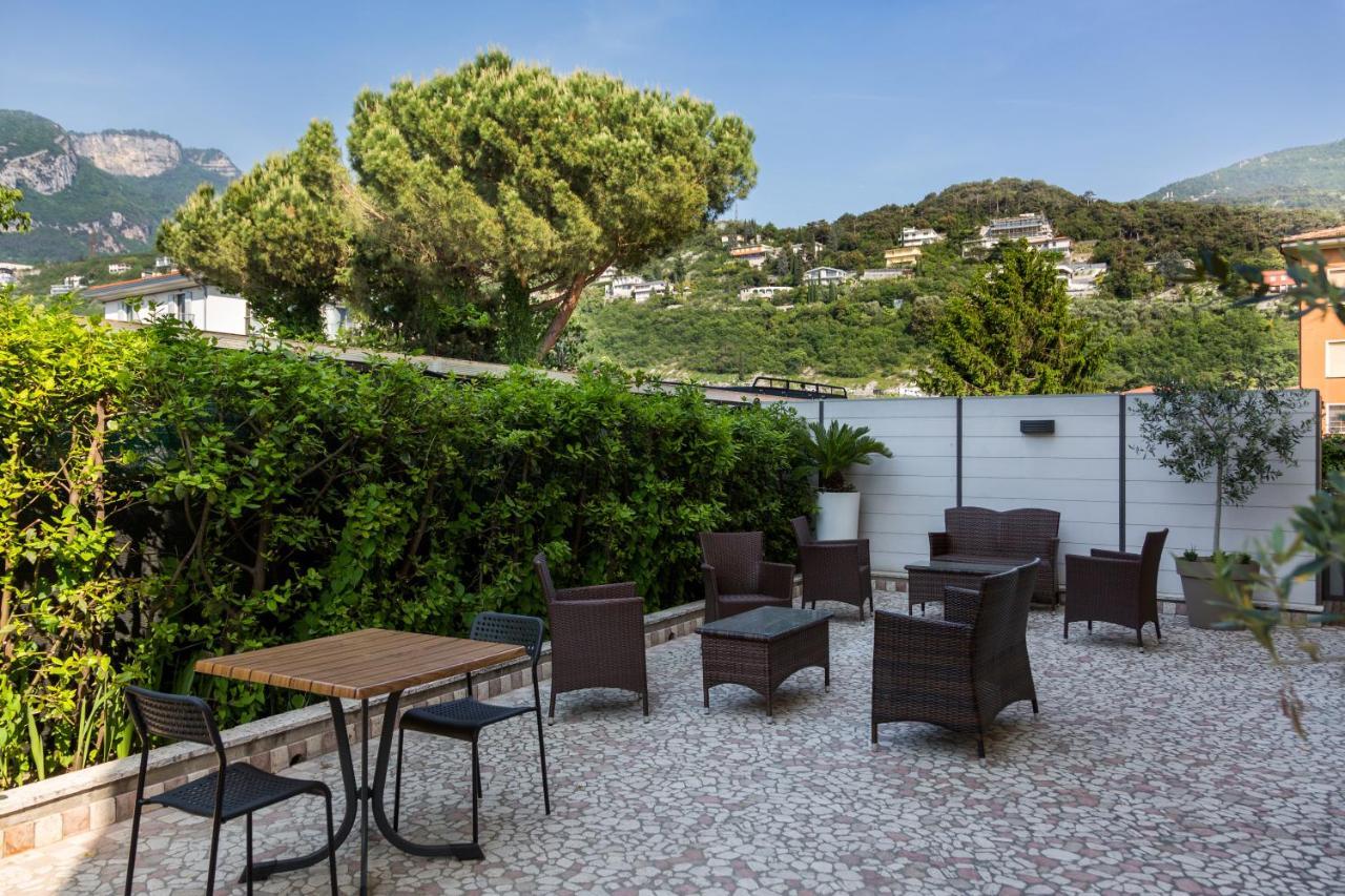 Hotel New Garden Torbole Sul Garda Exterior foto