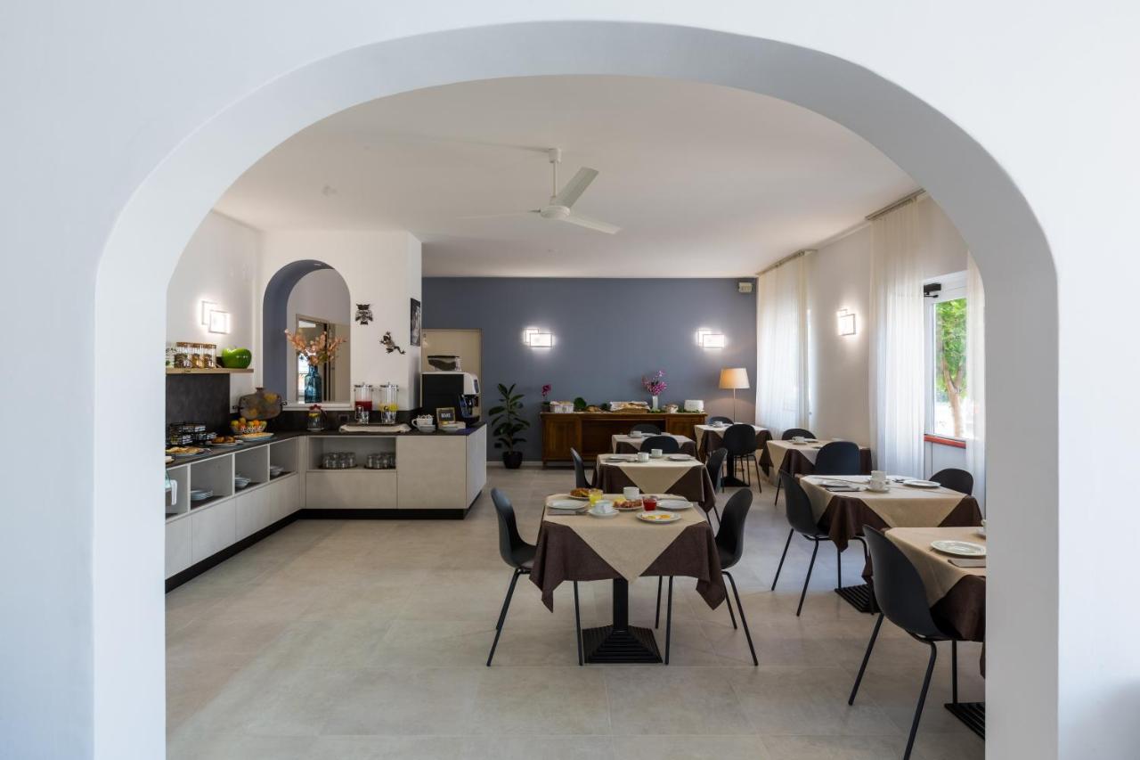 Hotel New Garden Torbole Sul Garda Exterior foto