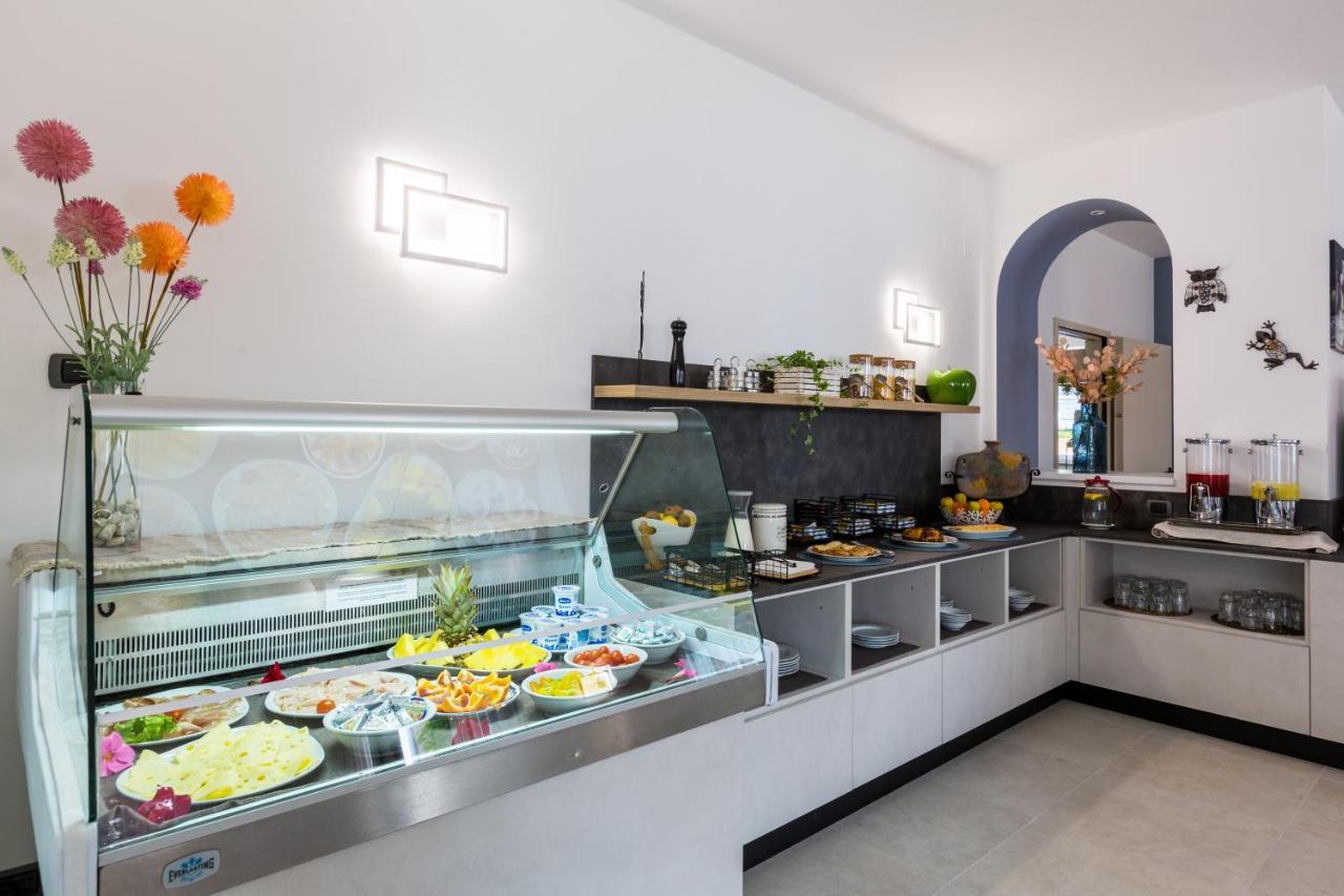 Hotel New Garden Torbole Sul Garda Exterior foto