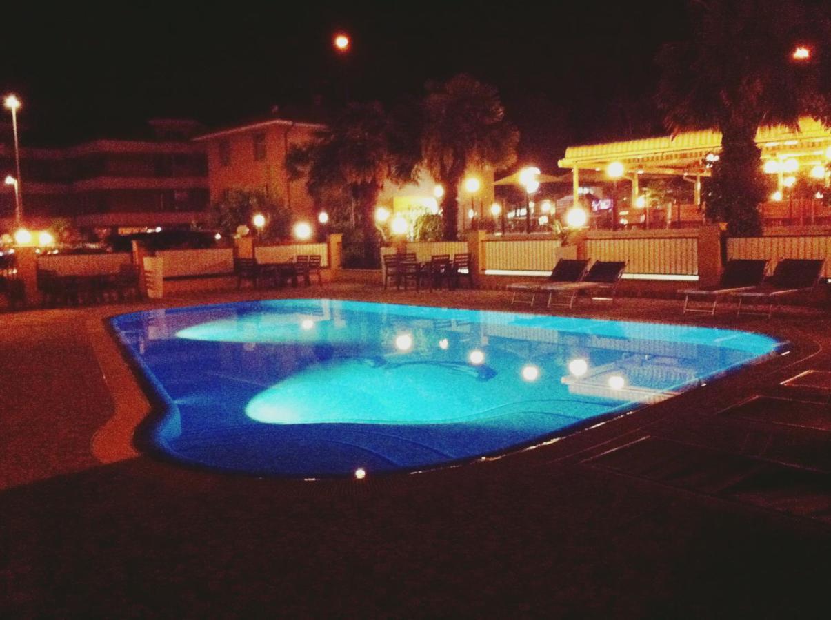 Hotel New Garden Torbole Sul Garda Exterior foto