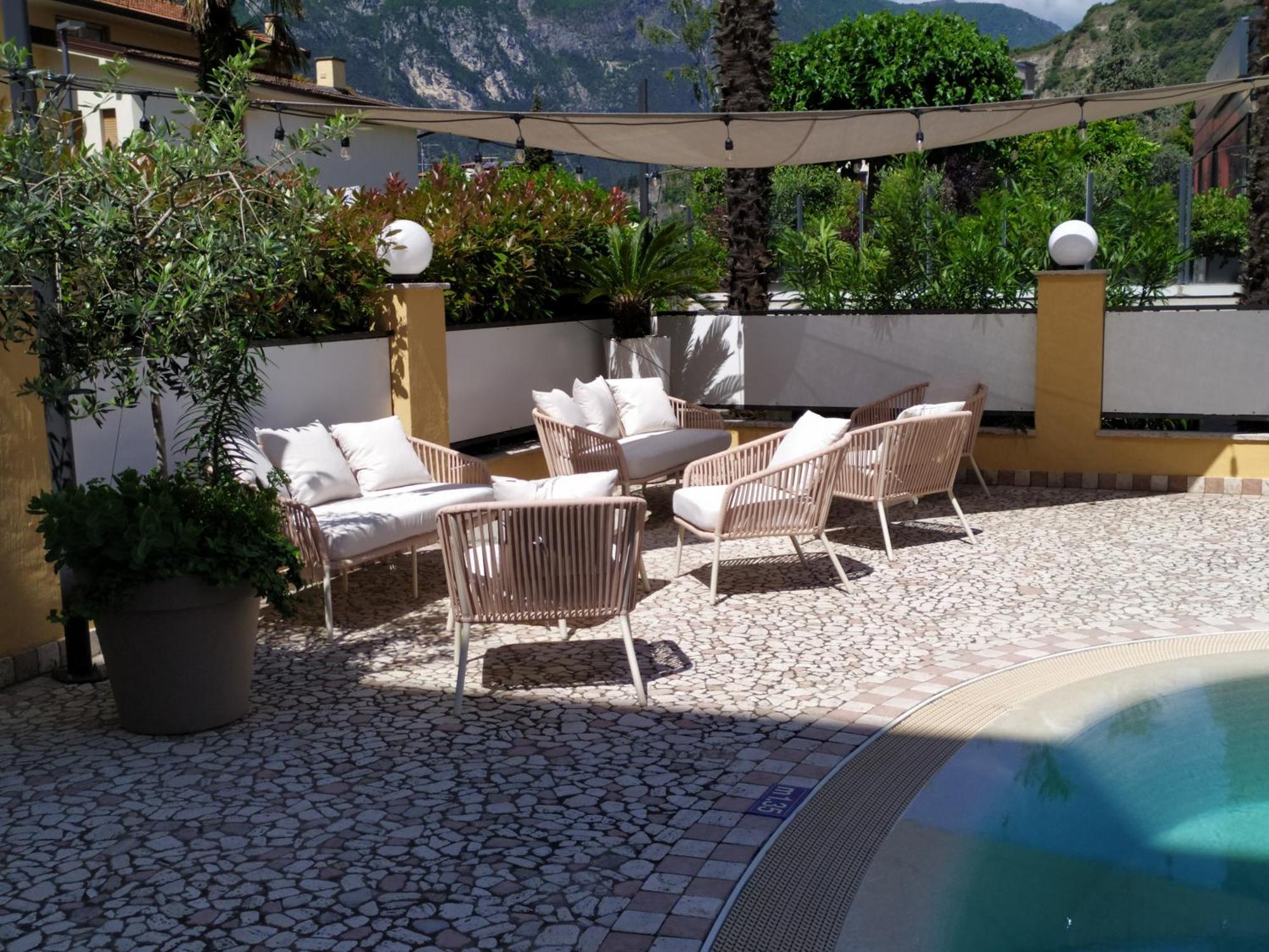 Hotel New Garden Torbole Sul Garda Exterior foto