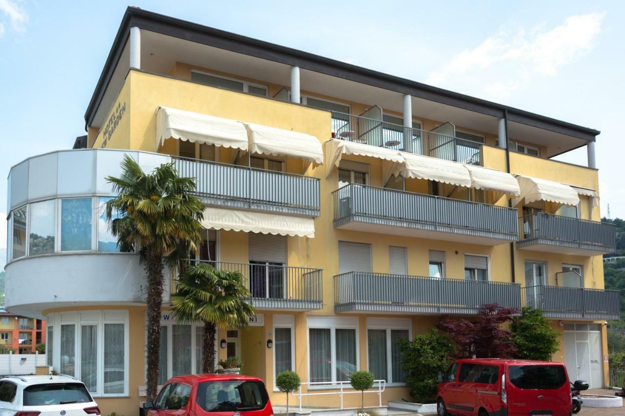 Hotel New Garden Torbole Sul Garda Exterior foto